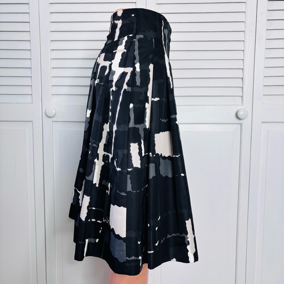 EXPRESS Design Studio Black Geometric Print Pleated Fit & Flare Skirt Size 4 - Picture 3 of 8